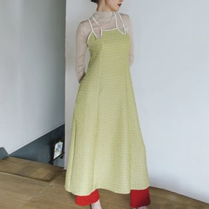 グリーンのパイピングワンピース