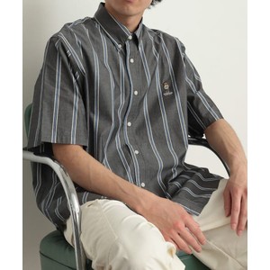 ストライプ柄のシャツ