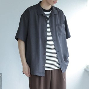 グレーの半袖シャツ
