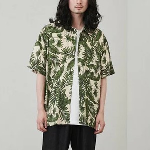 ボタニカル柄シャツ