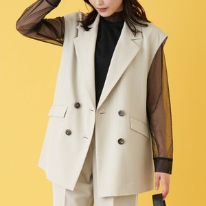 ベージュのジレ