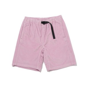 ピンクのショートパンツ
