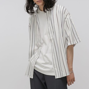 ストライプ柄シャツ