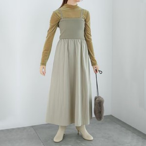 ベージュのワンピース ベージュのワンピース