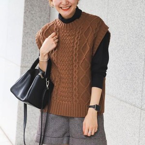 ブラウンのニットベスト ブラウンのニットベスト