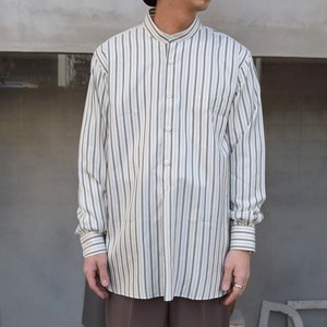 ストライプ柄シャツ
