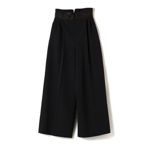 黒いパンツ