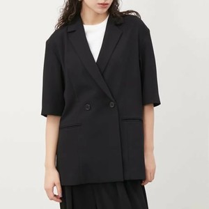 黒い半袖ジャケット