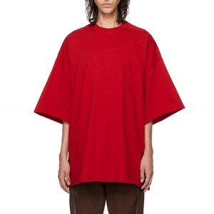赤いTシャツ