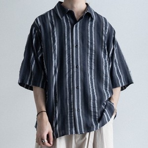 ストライプ柄シャツ