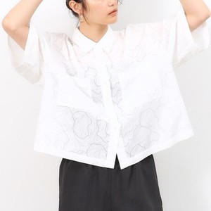 白いシャツ
