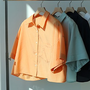 オレンジのシャツ
