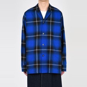 ブルーのチェック柄シャツ ブルーのチェック柄シャツ