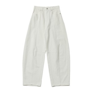 ホワイトのデニムパンツ ホワイトのデニムパンツ