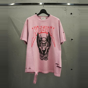 ピンクのTシャツ