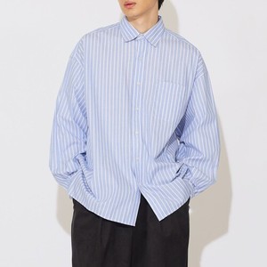 ブルーのストライプ柄シャツ
