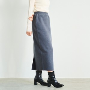 グレーのニットスカート