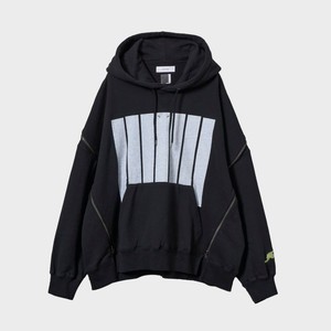 黒いパーカー