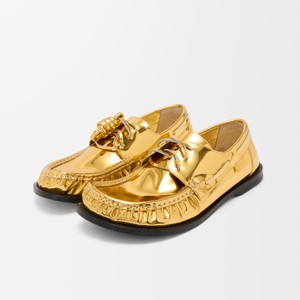 ゴールドの靴