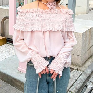 ピンクのシャーリングブラウス