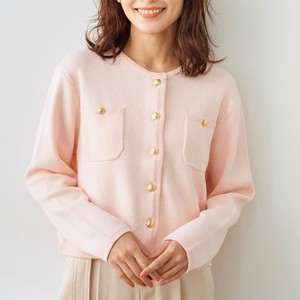 ピンクのニットカーディガン