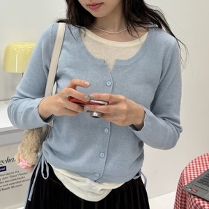ブルーのカーディガン