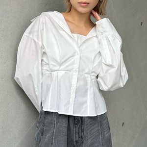 白いシャツ