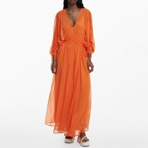 オレンジのワンピース