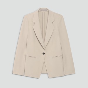 ベージュのジャケット