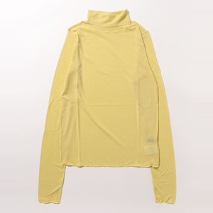 イエローのトップス