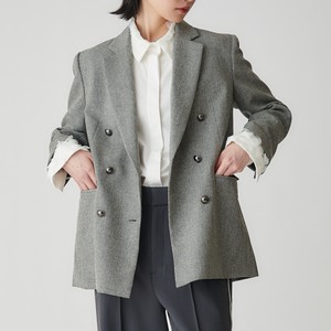 グレーのジャケット