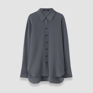 グレーのブラウス