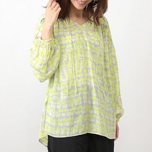 ライムイエローのトップス