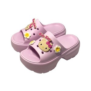 キティちゃんのサンダル