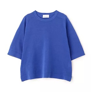 ブルーのニット