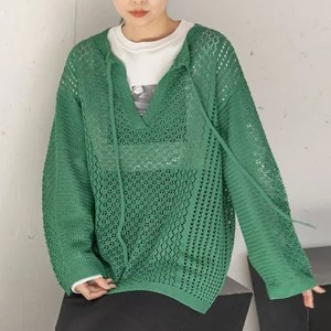 グリーンのメッシュニット