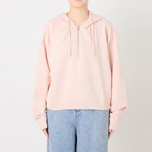 ピンクのパーカー
