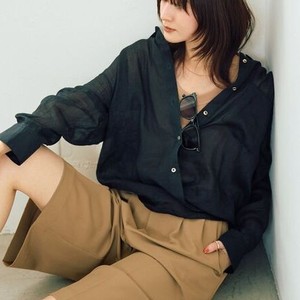 黒いシャツ