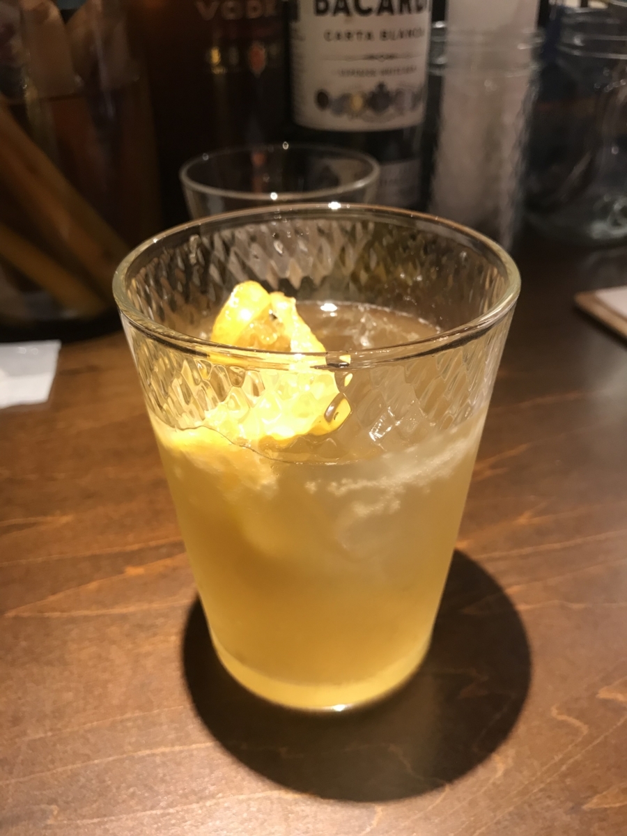 自家製レモンスカッシュのカクテル