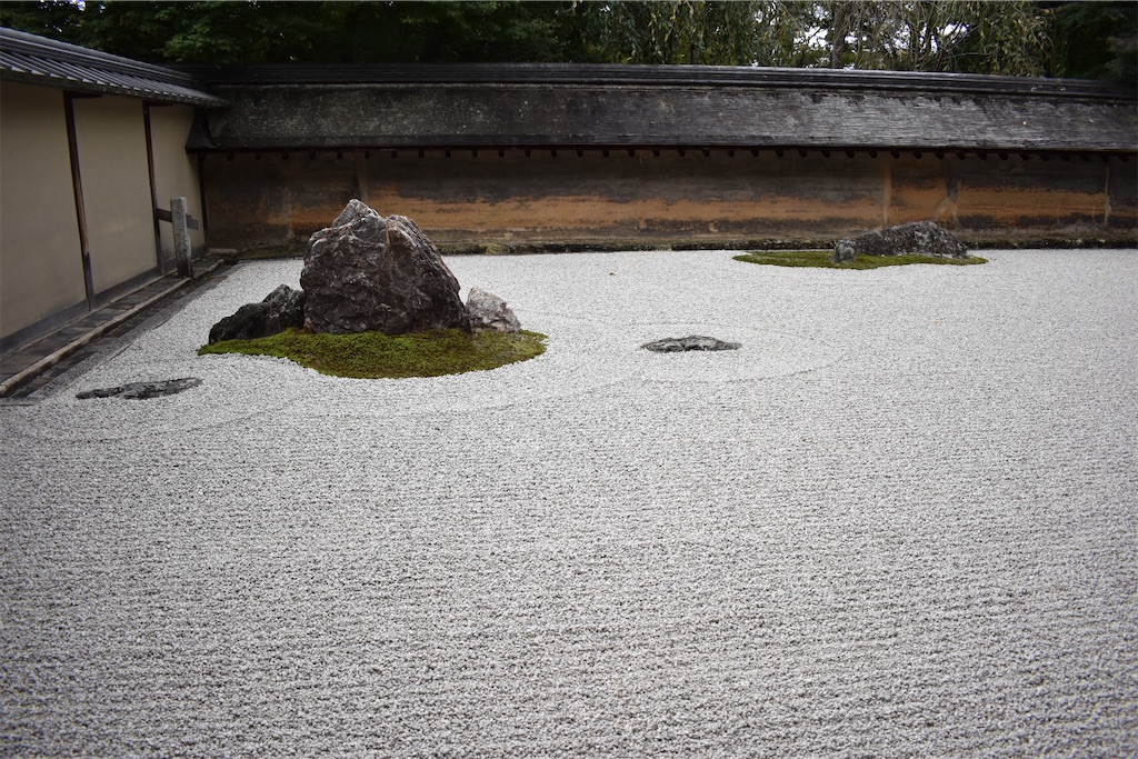 龍安寺は石庭の枯山水が美しい古都京都の文化財（世界遺産） - 松本