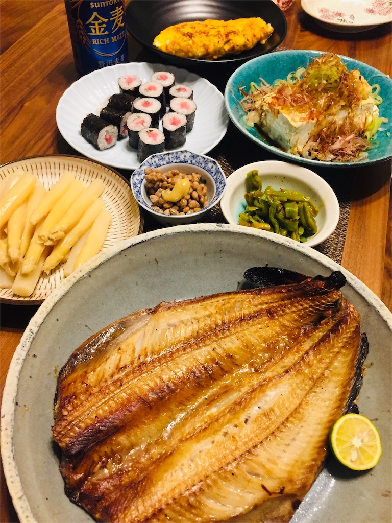 ビックサイズの縞ホッケで晩酌 手料理に勝るものはない