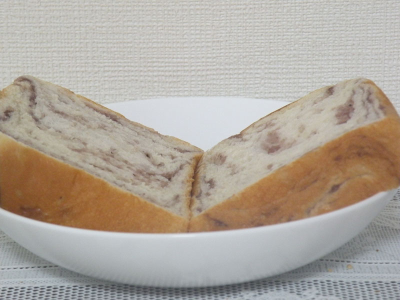 セブンプレミアム 甘酸っぱいブルーベリーブレッド を食べてみましたよ おやつの時間 コンビニパンとスイーツのブログ