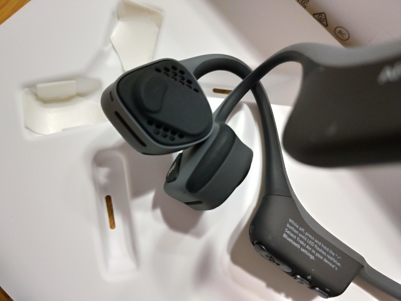 耳を塞がない？！】AfterShokz／TREKZ AIR【骨伝導ヘッドホン】 - Milk