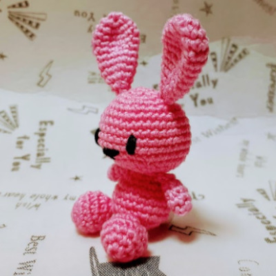 刺繍糸で編む 小さなウサギのあみぐるみ かぎ編み パターン あみあみハンドメイド
