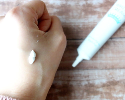 108円 ダイソーのホワイトクリームで白雪肌を作る Dk Room