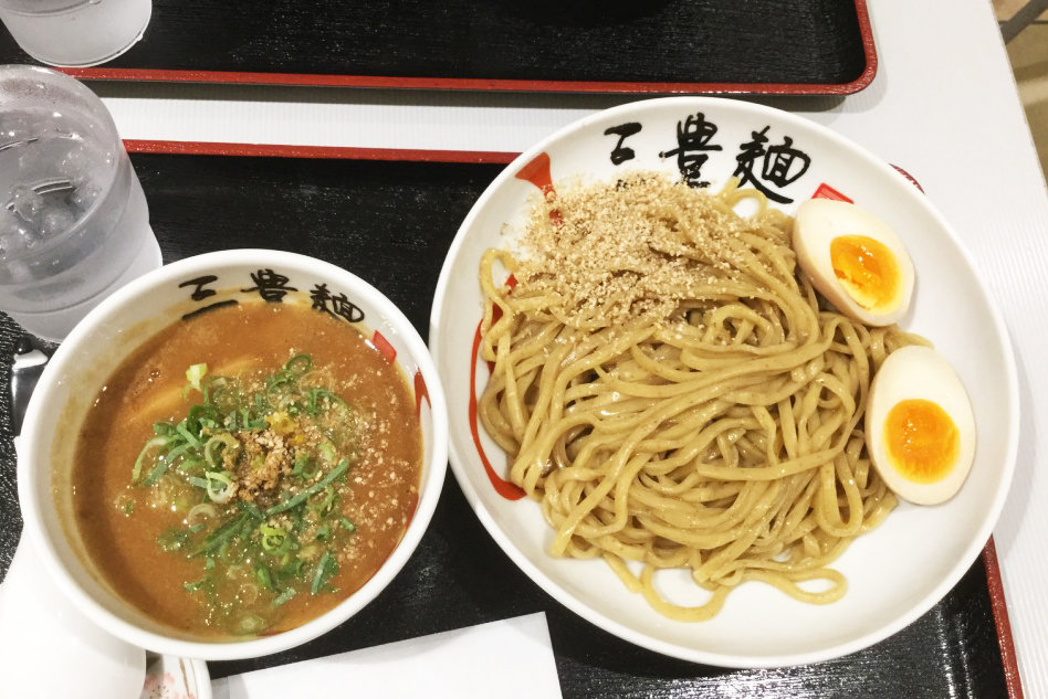 三豊麺 さんぽうめん のつけ麺を食べた 猫の無料イラスト スコちゃん 三豊麺 さんぽうめん のつけ麺を食べた 猫の無料イラスト スコちゃん
