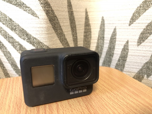 Goproにはフロントモニターがなくて自撮りが不便。どうにかしたい 