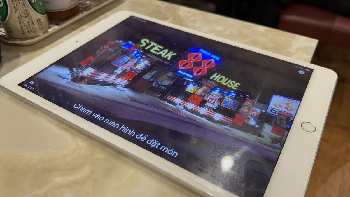タブレット注文 タブレットでの注文風景