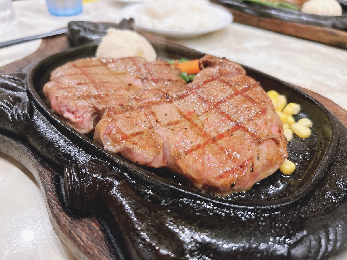 特上リブステーキ 230g 特上リブステーキ230グラムの鉄板焼き