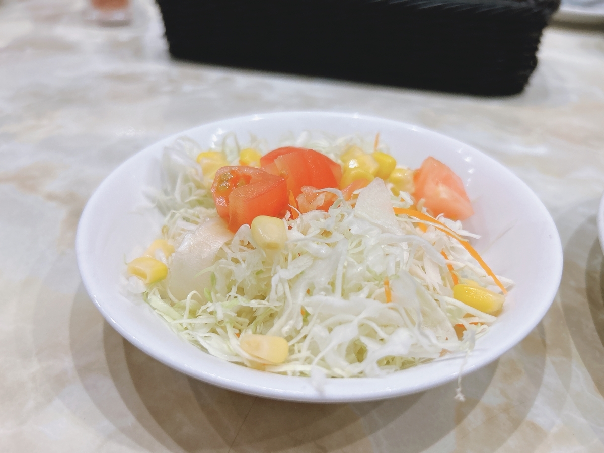 セットのスープとサラダ ステーキセットに付くスープとサラダ